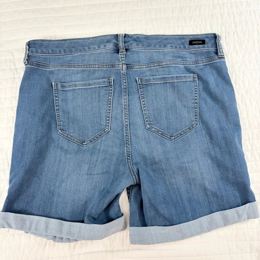 Liverpool Los Angeles Denim Shorts Medium Wash Blue Cuffed Mid Rise Womens 14W